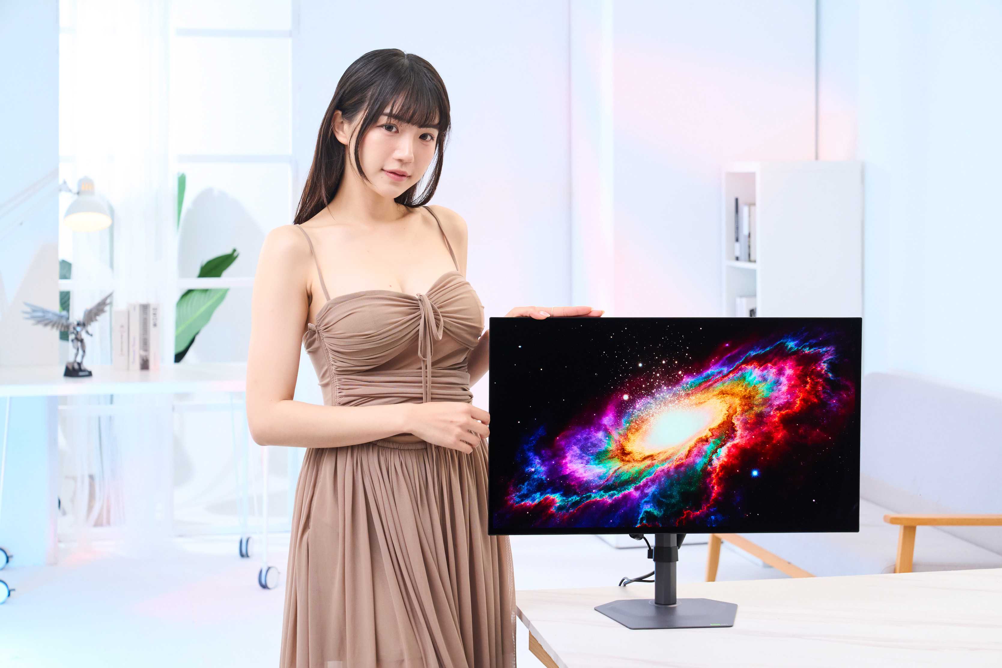 技嘉 MO27Q28GR 電競顯示器搭載第 4 代 WOLED 面板技術，雙模解析度切換更讓玩家在電競、3A 大作與影音之間自由切換，是 2026 年最值得入手的全能型主力螢幕。