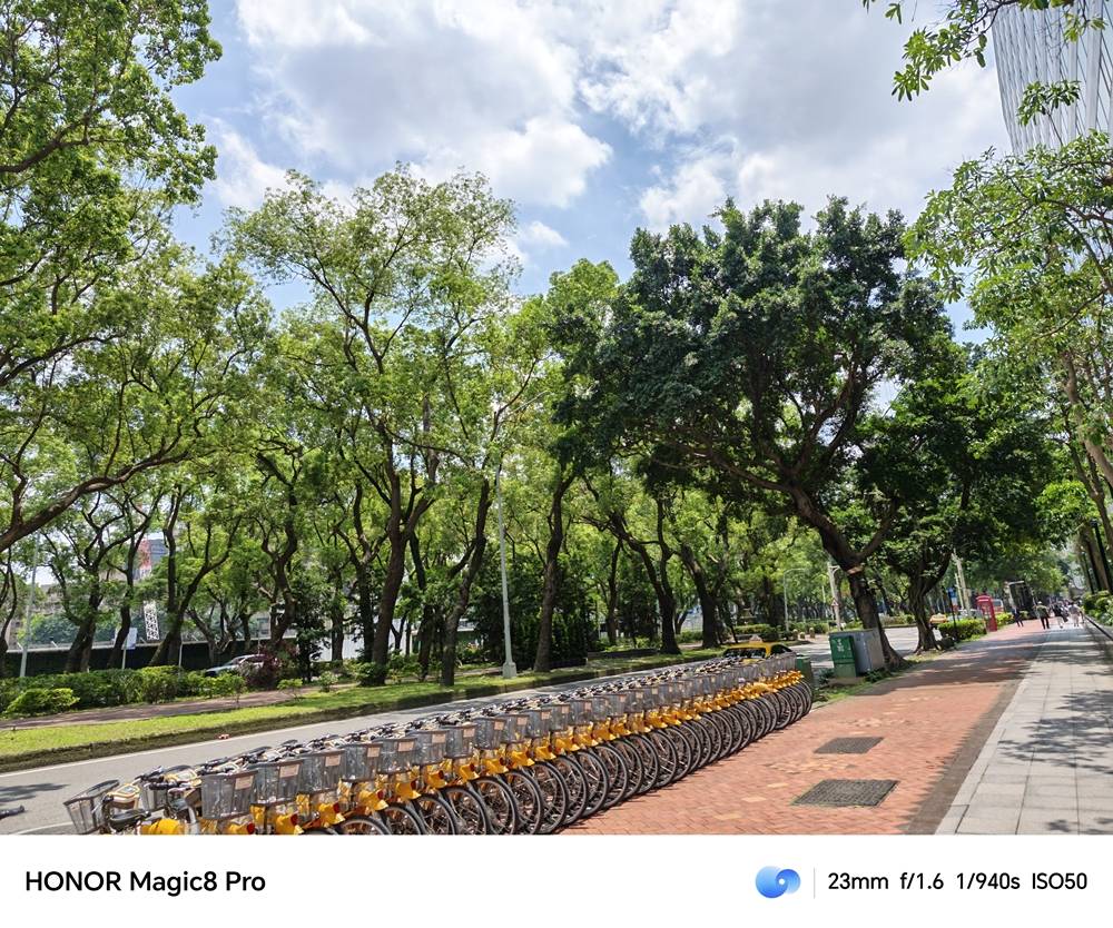 Honor Magic 8 Pro 實測：手機變相機？超狂2億長焦、7100mAh續航怪獸一次到位！