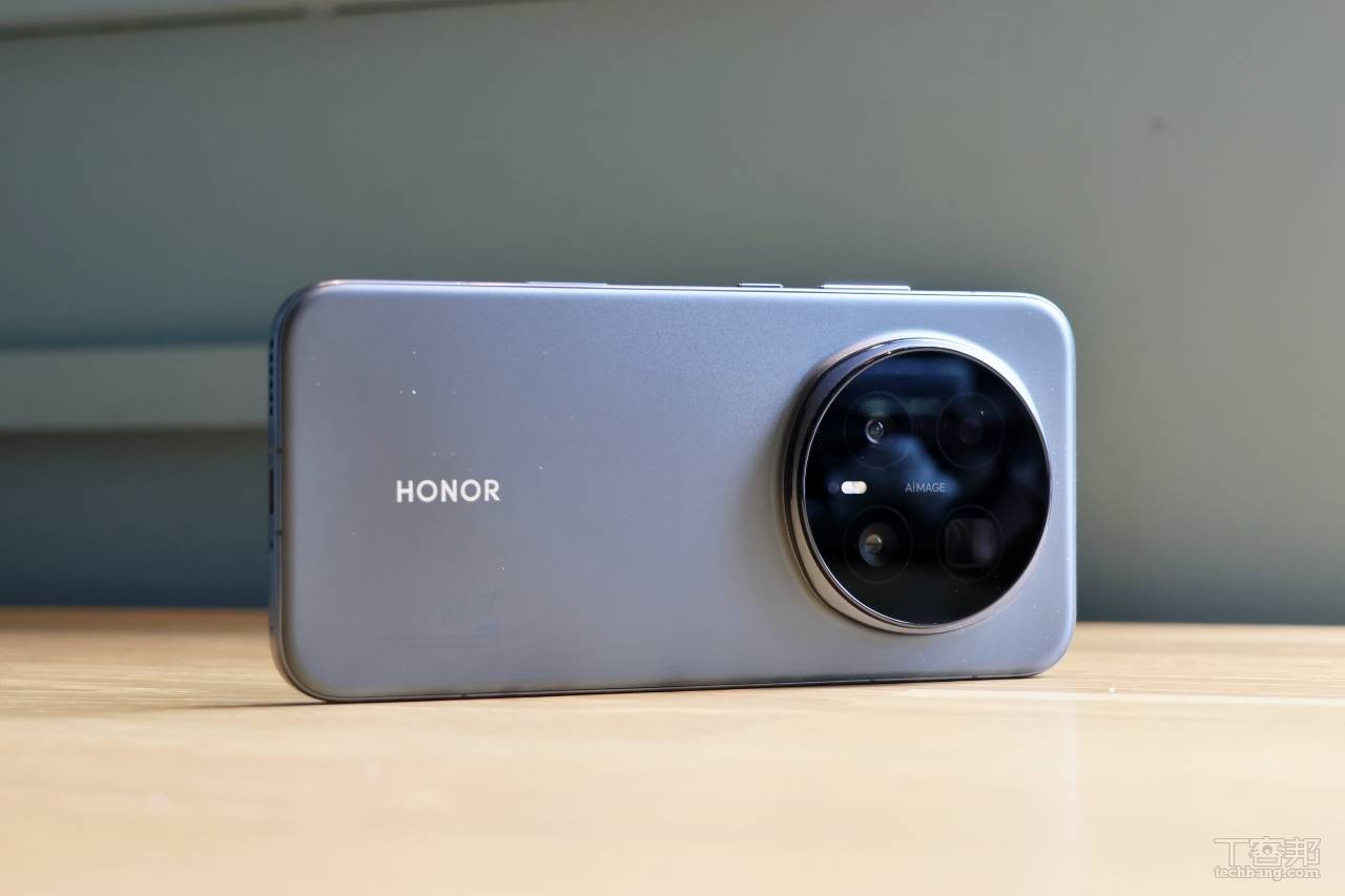 Honor Magic 8 Pro 實測：手機變相機？超狂2億長焦、7100mAh續航怪獸一次到位！