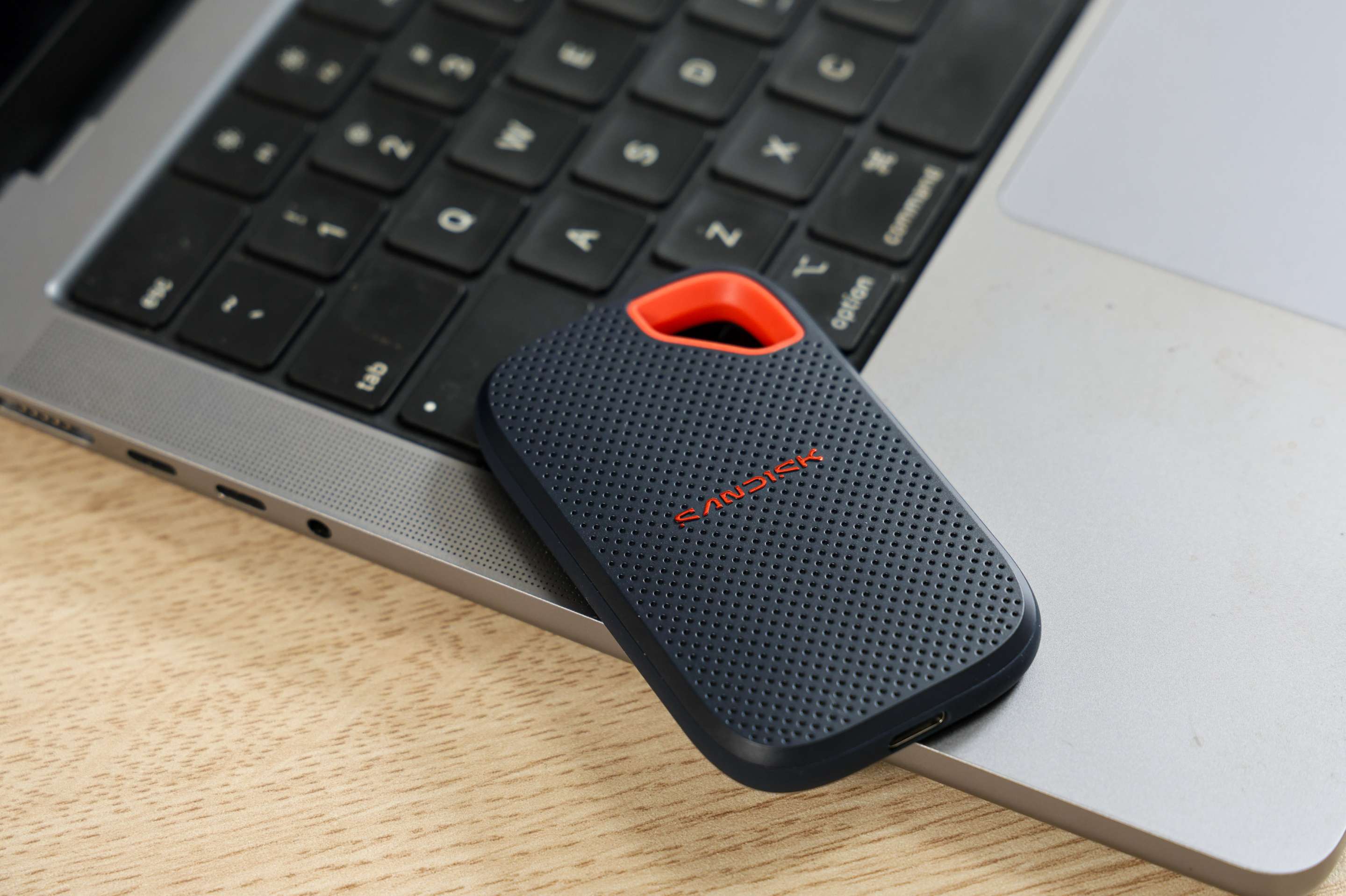 SANDISK 推出全新行動與內接 SSD 系列及 1TB 迷你 USB-C 隨身碟,主打高效能與大容量便攜性
