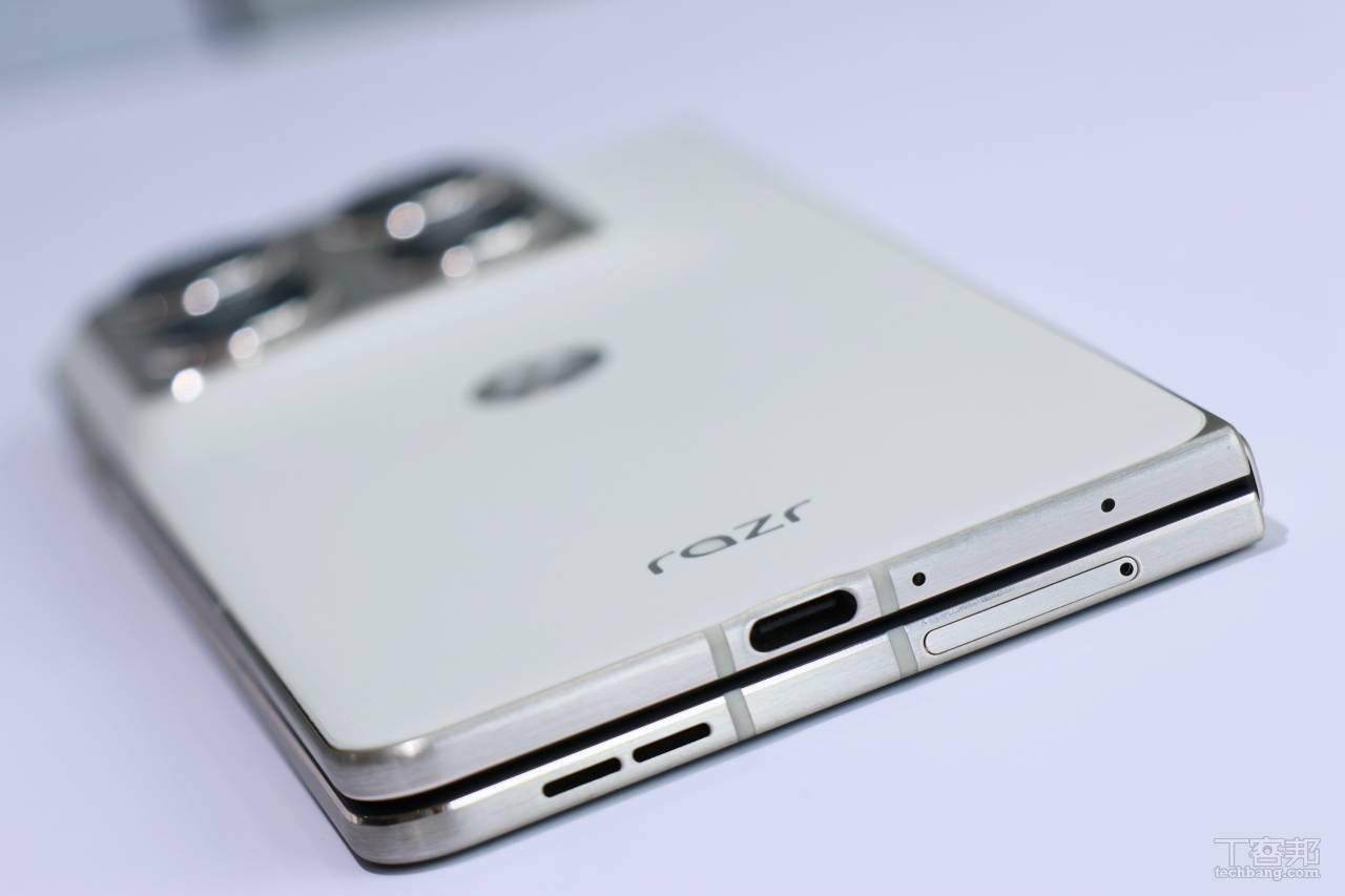 Motorola razr fold 大摺疊機在台上市，售價 49988 元起、觸控筆、多款耳機同時登場