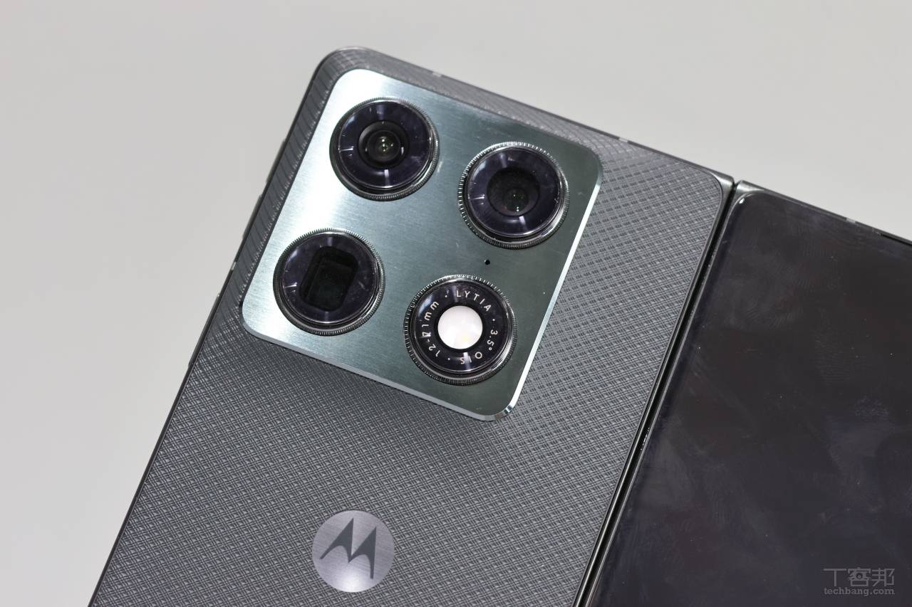 Motorola razr fold 大摺疊機在台上市，售價 49988 元起、觸控筆、多款耳機同時登場