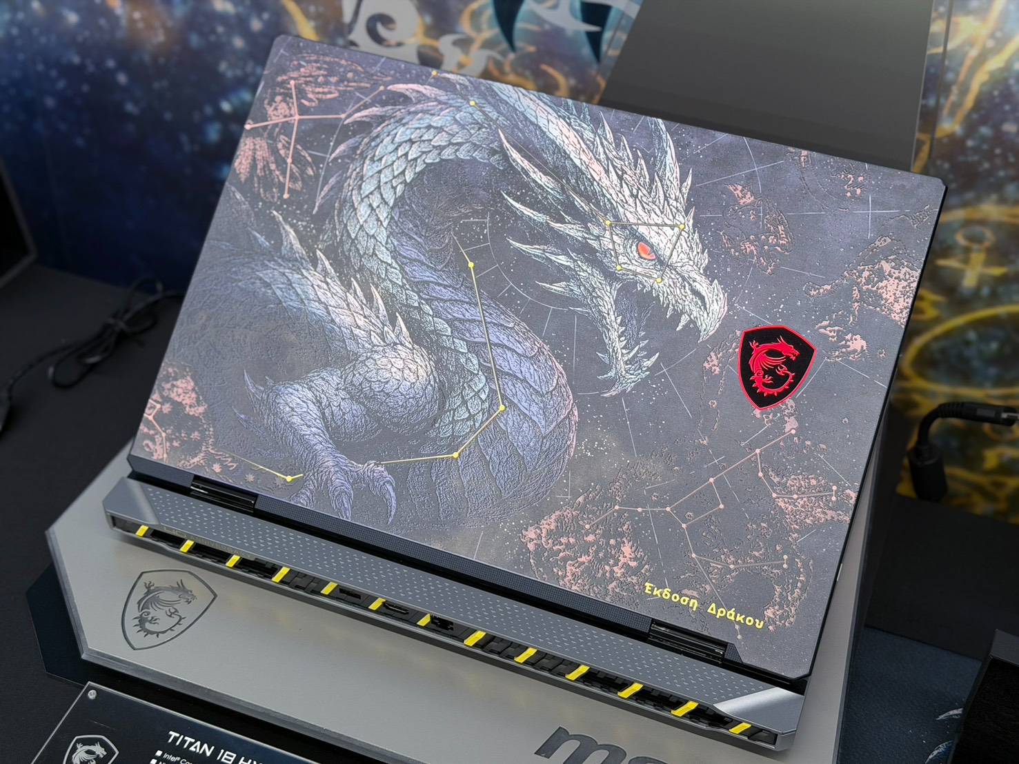 【COMPUTEX 2026】MSI Titan 18 HX 史詩天龍座典藏特仕版搶先看！40 周年紀念款、4K Mini LED 螢幕