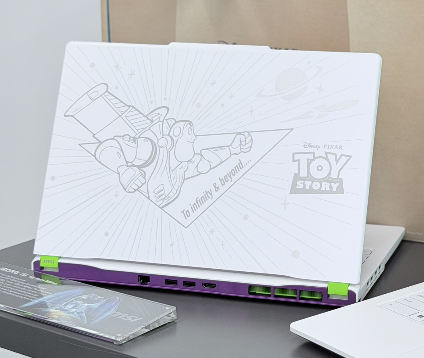 【COMPUTEX 2026】MSI 《玩具總動員》聯名電競筆電搶先看！Cyborg 15 巴斯光年特仕版 7 月台灣限量上市