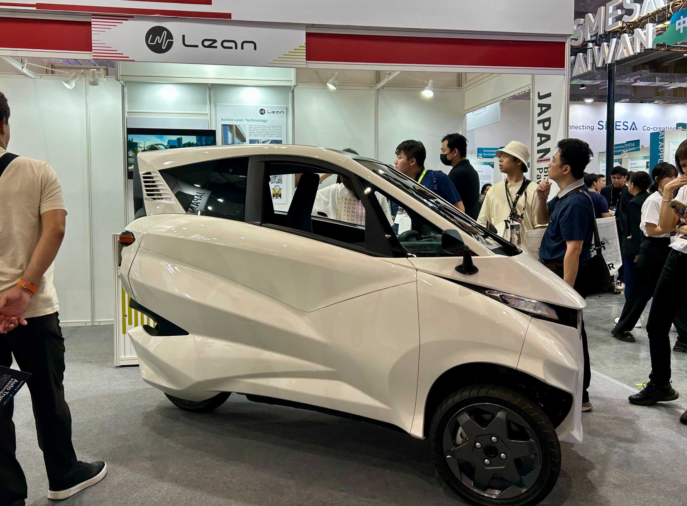 【COMPUTEX 2026】Lean3 電動三輪車即將在台上路：可雙人乘坐，最高時速 80km/h、32.8 萬元起