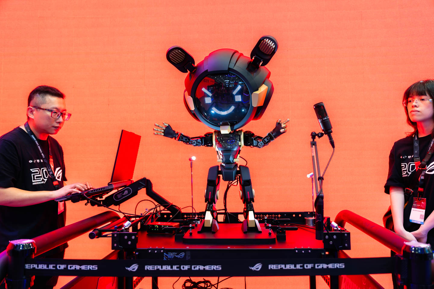 ROG 旗下 AI 角色平台核心 OMNI，建構出橫跨遊戲、機器人與實體互動的全新生態。