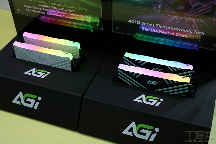 AGI於現場展示獨家熱感變色散熱技術，透過溫度變化呈現不同色彩效果，讓玩家能更直觀掌握記憶體與SSD運作狀態。