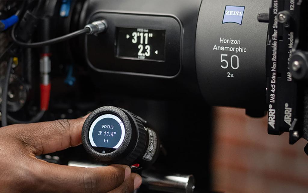 Zeiss 發表 Horizon 全片幅 2x 變形電影鏡頭系列,首創內建馬達與客製化後端鏡片結構