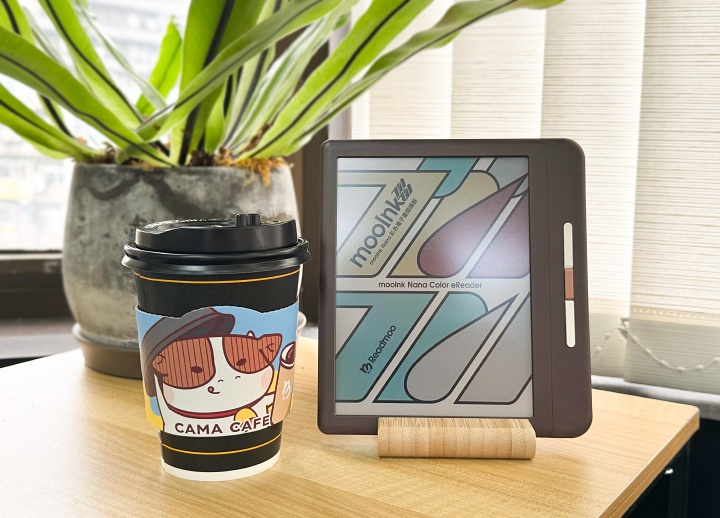 Readmoo 讀墨攜手 CAMA CAFE 跨界打造閱讀角落!雜誌免費暢讀 30 天,喝咖啡再抽彩色閱讀器
