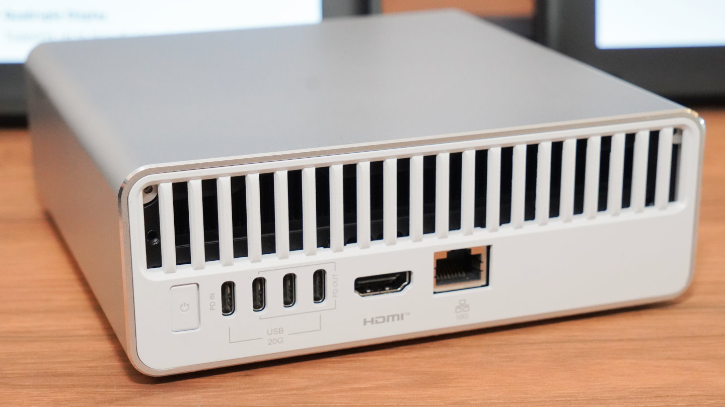 RTX Spark迷你電腦的背面I/O與DGX Spark相近，但是少了2組ConnectX-7 NIC智慧型網路介面的QSFP端子。