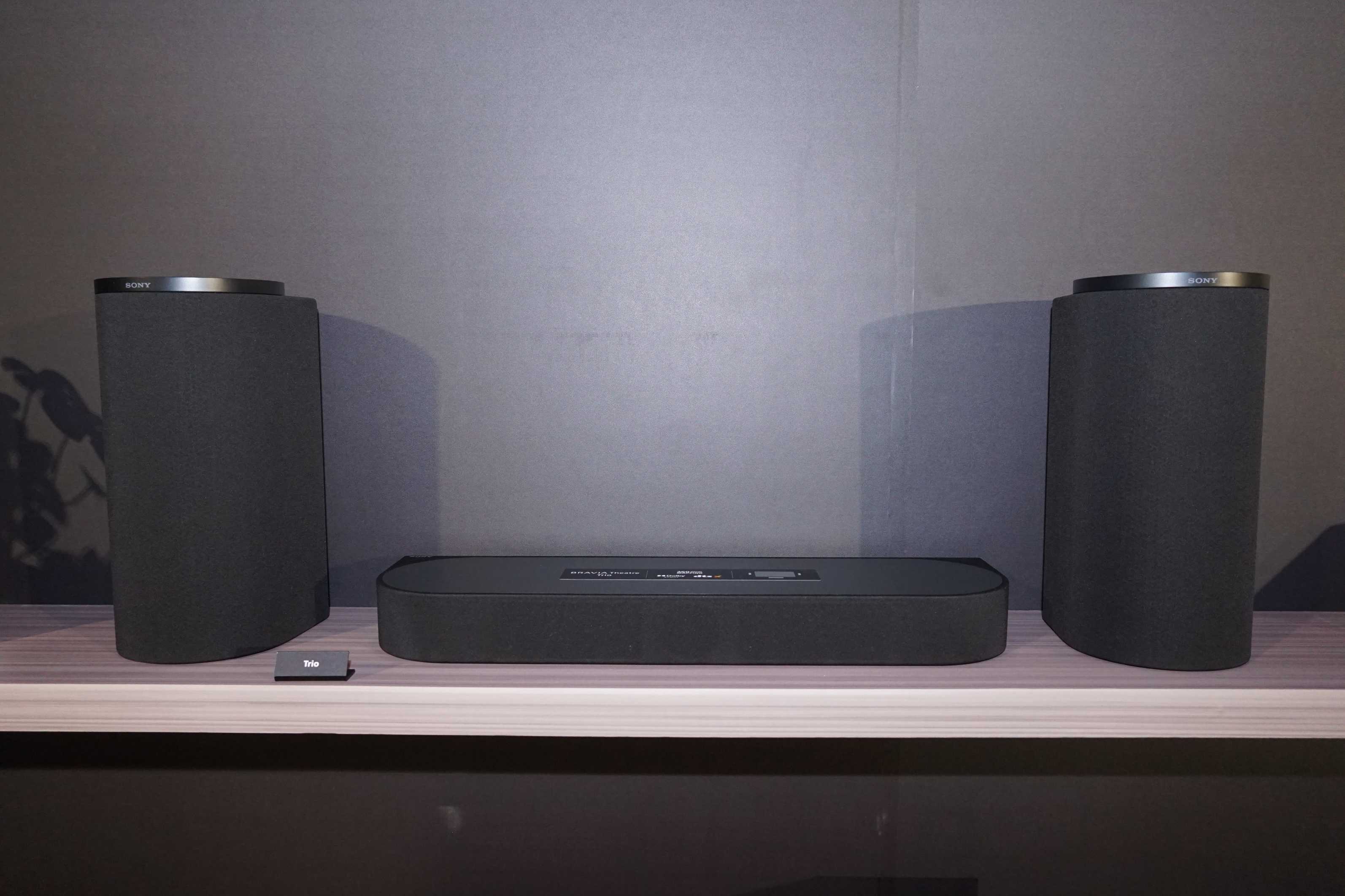 Sony 推出全新 BRAVIA Theatre Trio 旗艦級三件式家庭劇院系統。