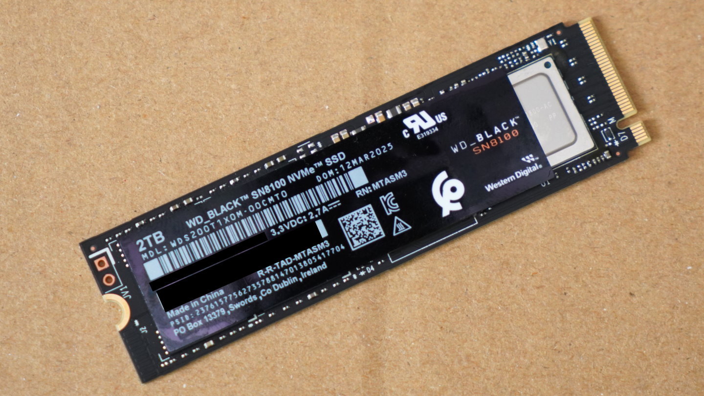 固態硬碟已經是電腦中不可或缺的儲存裝置，但也可搭配傳統硬碟取得容量優勢。