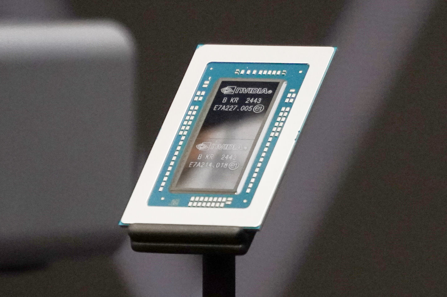 RTX Spark平台搭載代號為N1X的GB10晶片，具有10組Cortex-X925核心以及10組Cortex-A725核心處理器，搭配6,144組Blackwell架構的CUDA核心的繪圖處理器。