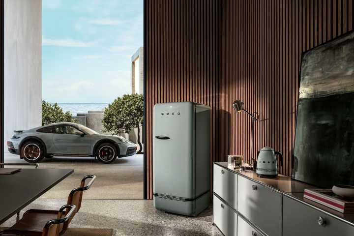 把 Porsche 賽道美學搬進家中!SMEG 推出聯名復古冰箱、咖啡機,7/18 限量開賣
