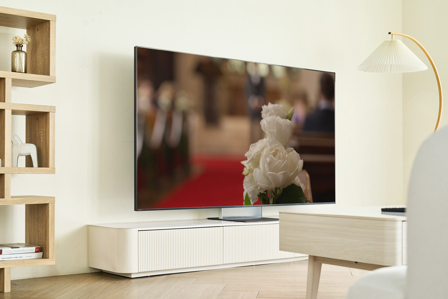 本次借測的 Sony BRAVIA 9 II，搭載新一代 True RGB 背光技術，是 Sony 電視最新旗艦代表作，也象徵其新一代高畫質顯示技術正式邁入新時代。