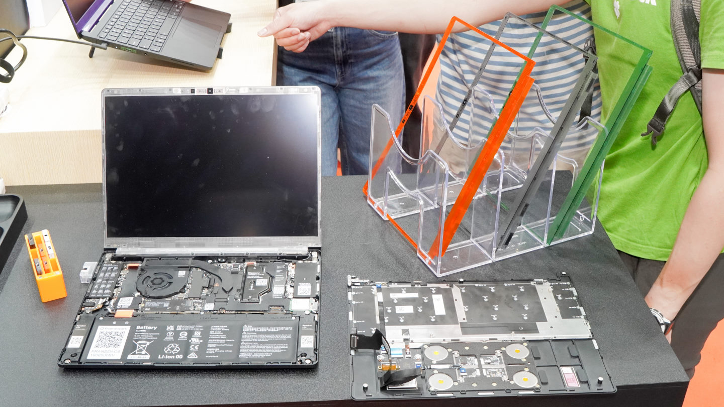 Framework在Computex台北國際電腦展2026會場將展示機拆開，讓大家能夠一睹內部構造。