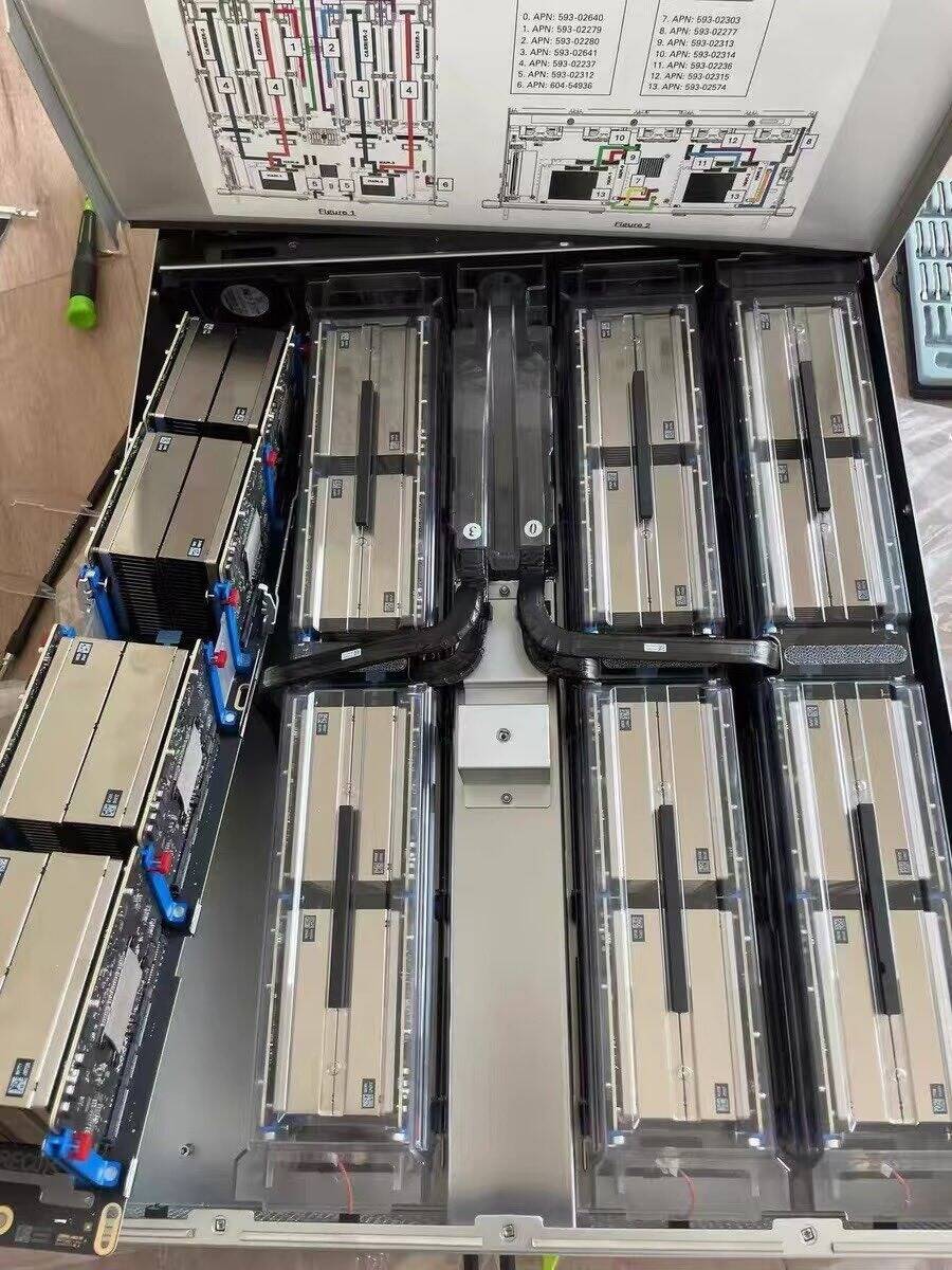 蘋果M5 AI伺服器實體照流出!2U空間塞進32顆處理器,史上最強Apple Silicon叢集