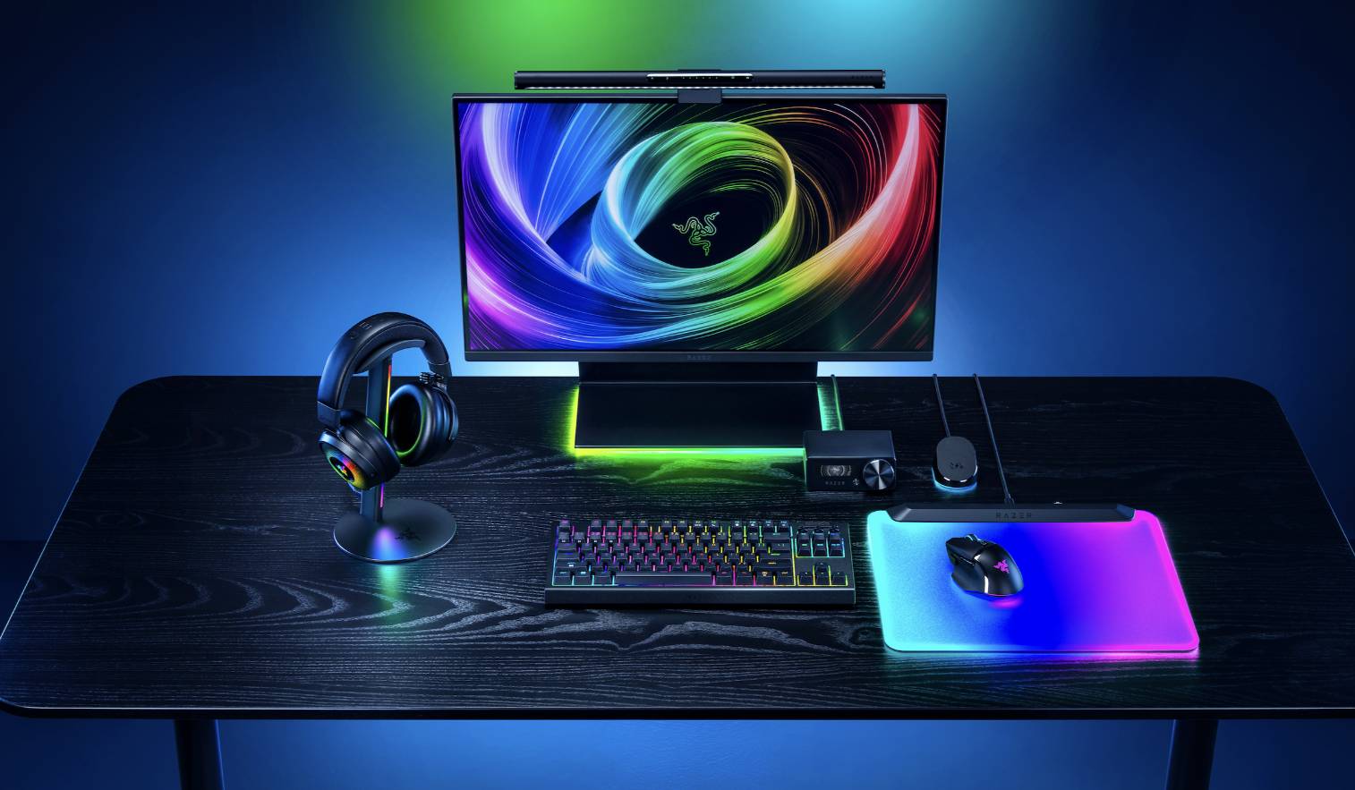 Razer Base Station V3 Chroma 智慧耳機架登場：離開支架自動切換模式，RGB 燈效同步點亮桌面