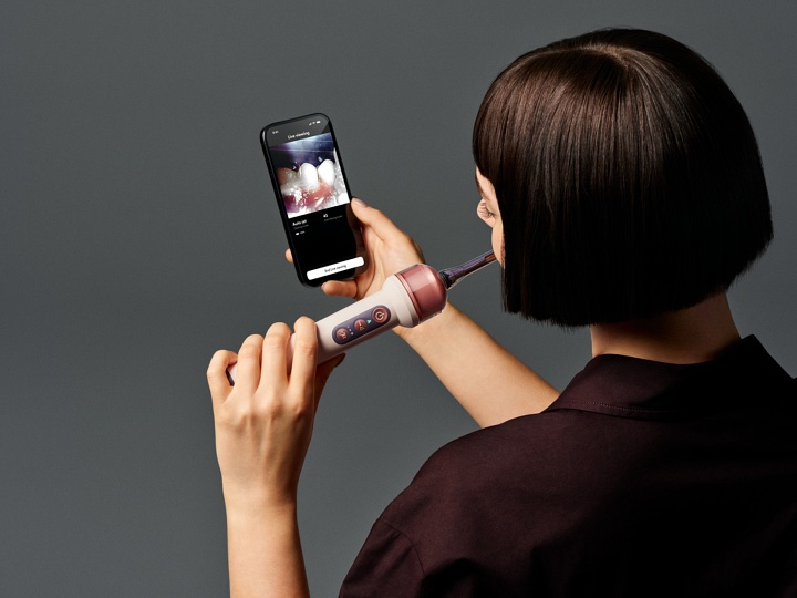 Dyson 首款電動牙刷 CameraJet 問世!內建微型鏡頭,一次達成沖牙、刷牙與漱口三合一口腔清潔