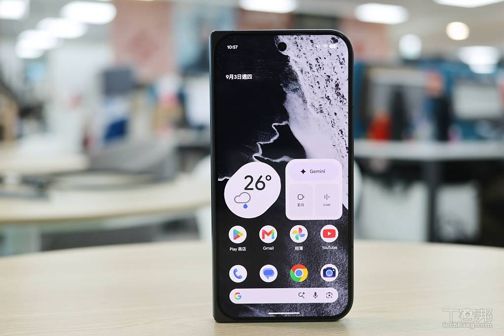 開價突破 6 萬元！Google Pixel 11 Pro Fold 值得買嗎？機身「瘦身」有感、30倍變焦進化重點一次看