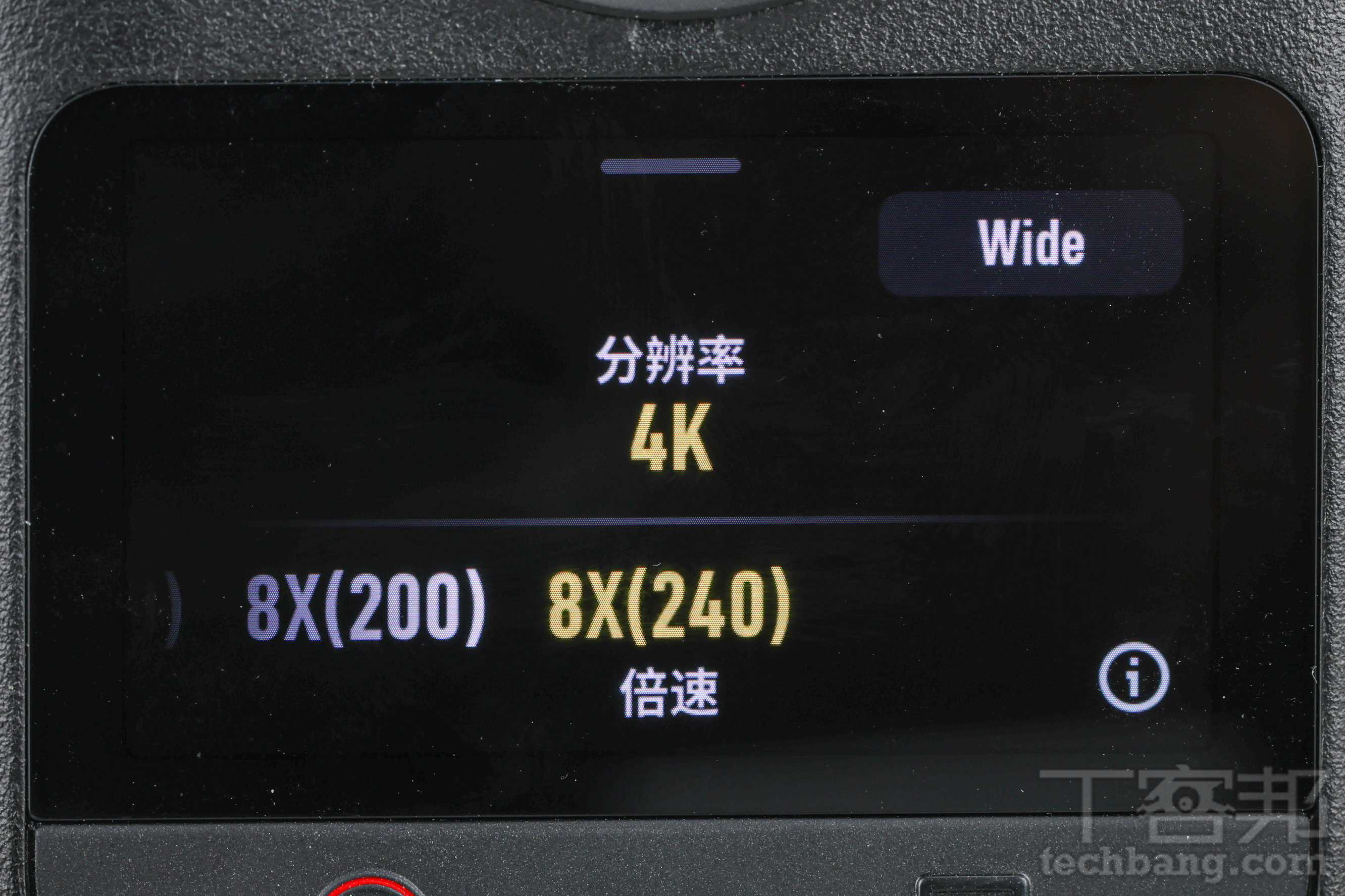 4K/240fps慢動作：支援4K/240fps高幀率拍攝，結合AI智慧插幀與後期合成可實現64倍慢放。