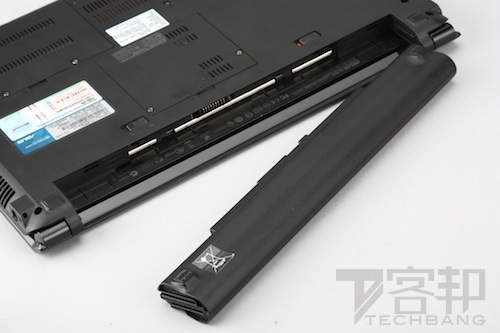 Schermo LED 14" Per ASUS UL80, UL80V, UL80VT – 1366x768 HD, 40 Pin, DisplaySeek