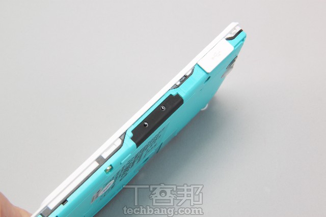 Sony Xperia go 價格平實、小巧防水機，實機泡水玩給你看