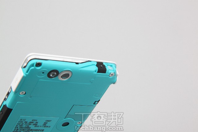 Sony Xperia go 價格平實、小巧防水機，實機泡水玩給你看