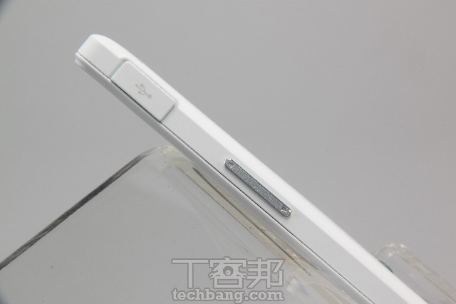 Sony Xperia go 價格平實、小巧防水機，實機泡水玩給你看