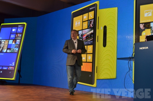 Nokia 推出 WP8 新機 Lumia 920、Lumia 820 ，搭載 PureView、離線地圖、無線充電技術